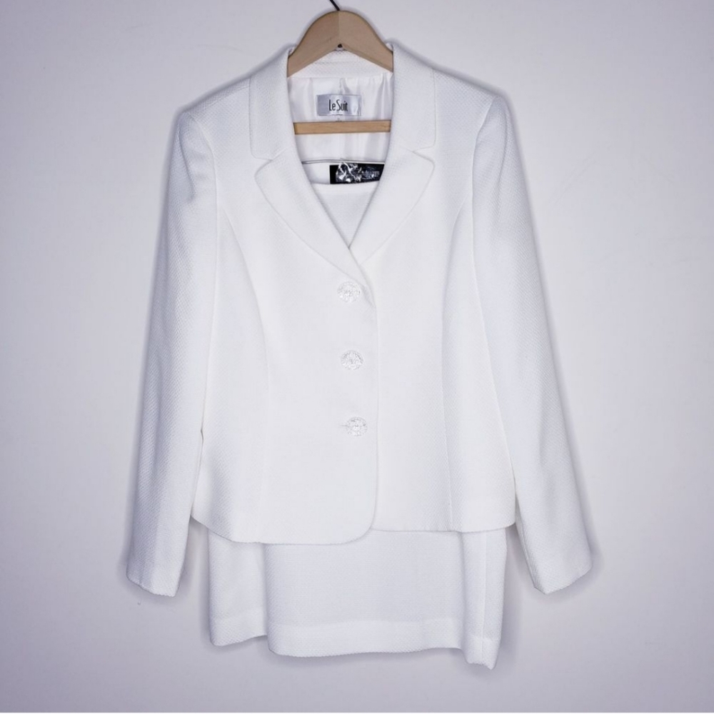 LeSuit white